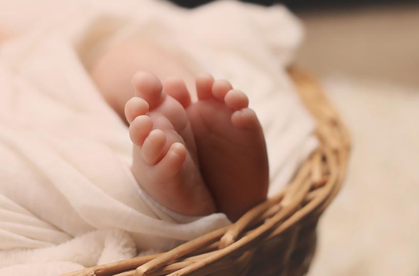 Ostuni, diventa mamma a 58 anni: donna e neonata in buone condizioni