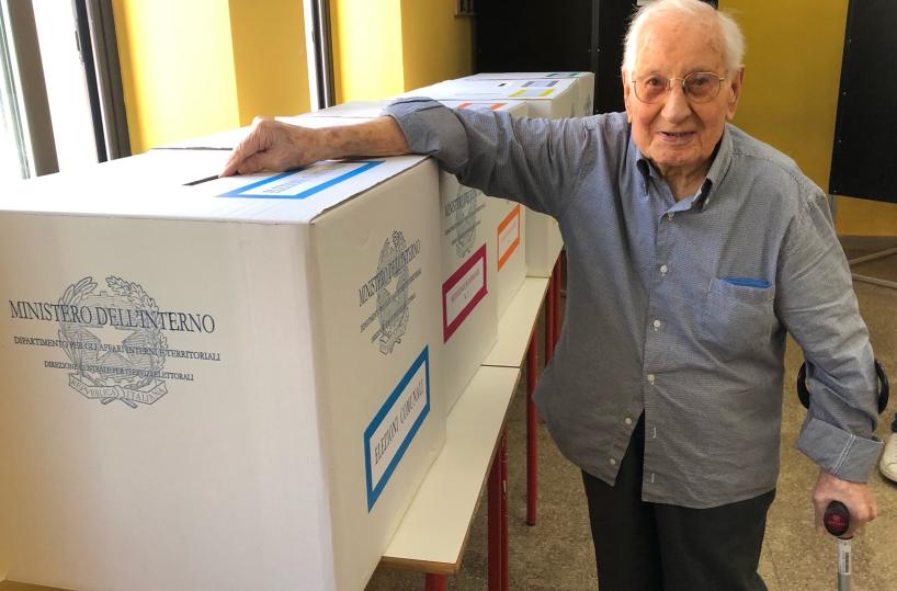 Elezioni, a Palagiano ha votato Vittorio, 103 anni, tra gli elettori più anziani d'Italia
