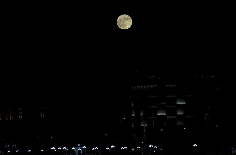 Tutti gli occhi al cielo: c'è la Superluna, la seconda del 2022 
