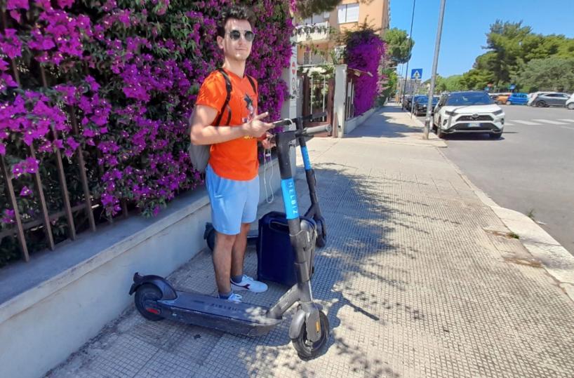 Boom di monopattini a Bari ma c’è chi dice no