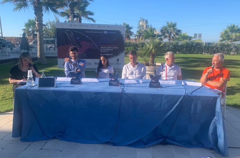 Salto con l'asta al Castello, presentata la seconda edizione a Barletta