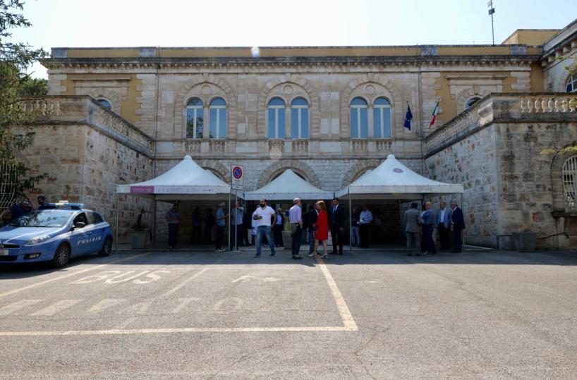 Emiliano: «Nel Barese primo centro chirurgia protesica»