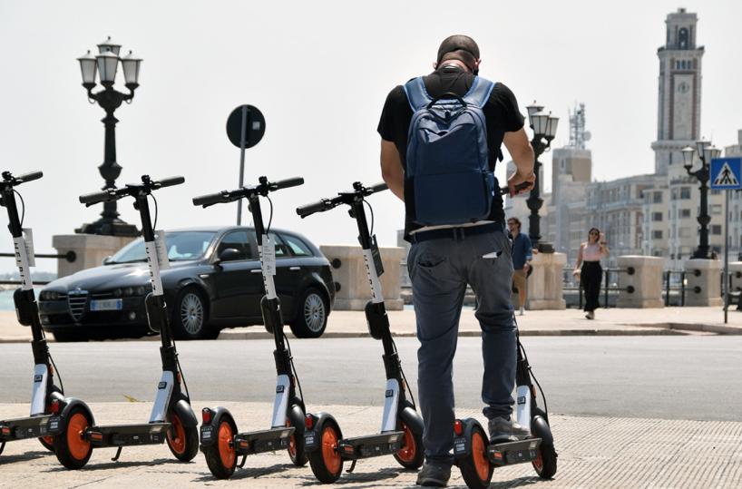 Caos monopattini, così il business noleggi prevale sugli abusi  
