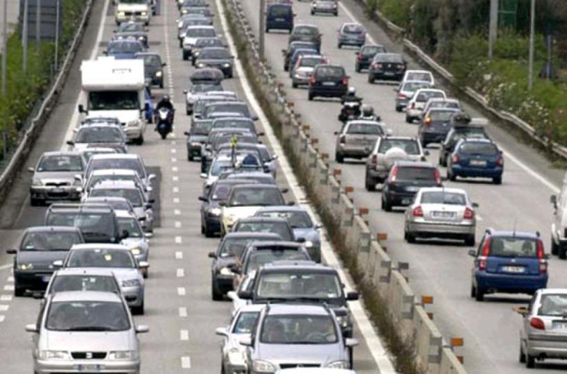 Maxi incidente sulla Ss 16 a Bari San Giorgio: quattro feriti