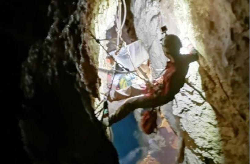 Monopoli, speleologa cade in una grotta e si frattura un braccio: attivati i soccorsi