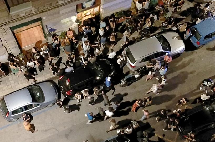 Stop alle ordinanze contro l’euforia cafona, ma più controlli e pattuglie di ronda