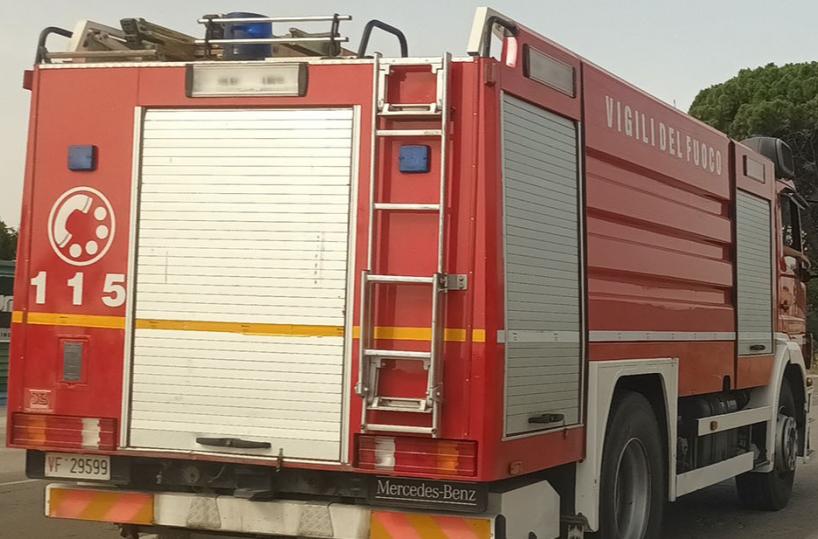 Maltempo nel Tarantino, strade allagate e alberi caduti per il vento