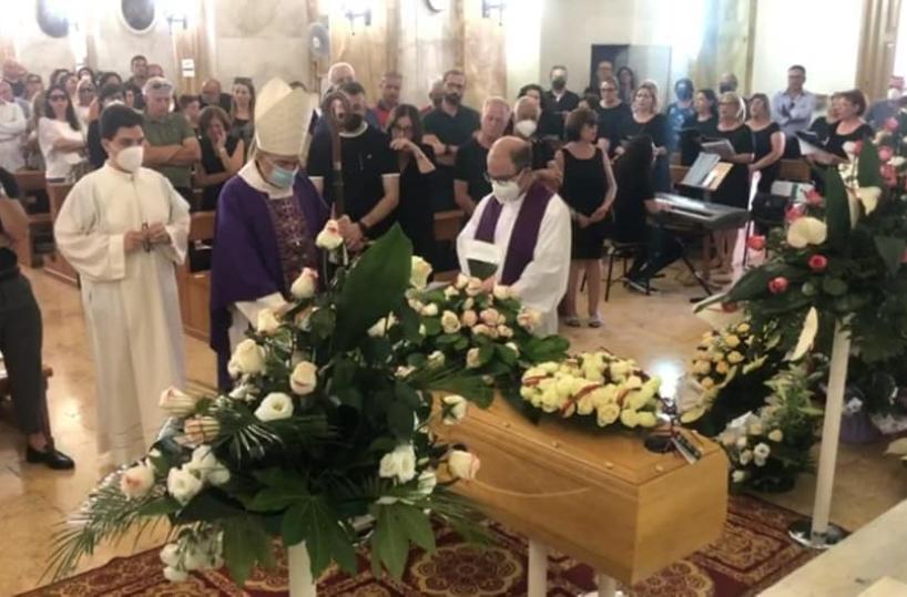 Omicidio a Novoli, l'ultimo saluto a Donatella Miccoli. Il padre: «Perdoniamo tutto»