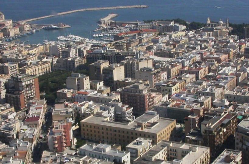 «Edilizia senza controllo in città», guerra politica Trani