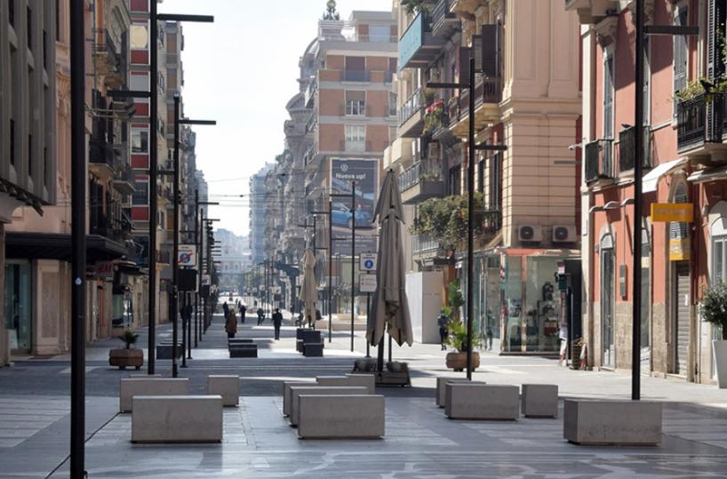 Bari, 17enne molestata in pieno centro: bulli e baby gang spaventano la città