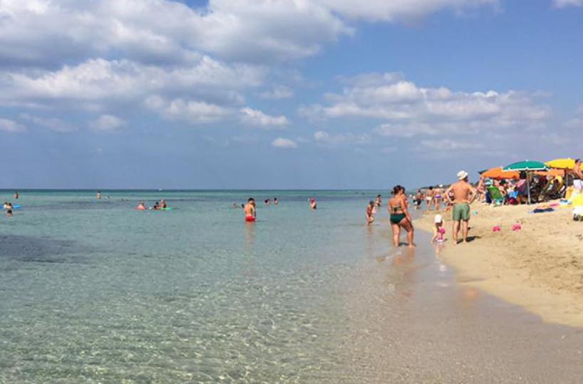 S.Pietro in Bevagna, giovane si sente male in acqua: salvata da poliziotto in vacanza