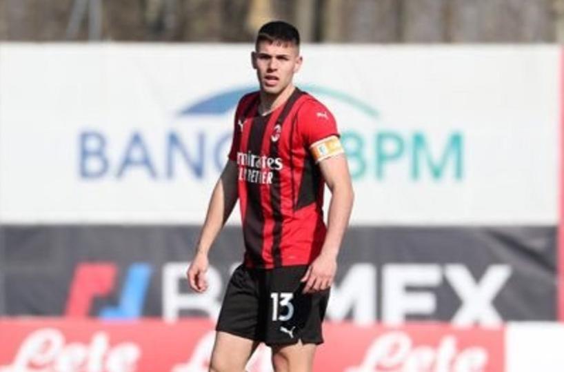 Calcio, il difensore Bosisio al Bari: triennale per lui