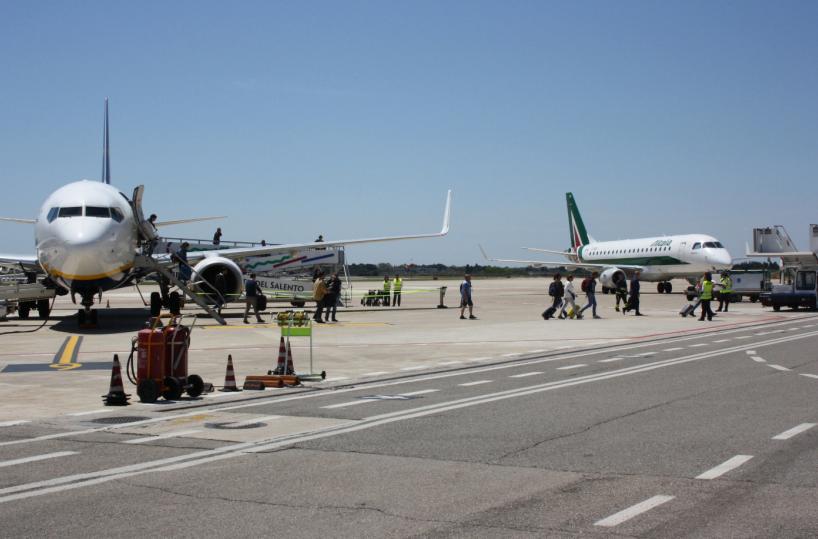 «Aeroporti, a Brindisi traffico record. I disagi? Stiamo reggendo benissimo»