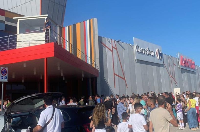 Foggia, scatta l'allarme anti-incendio: evacuato il centro commerciale