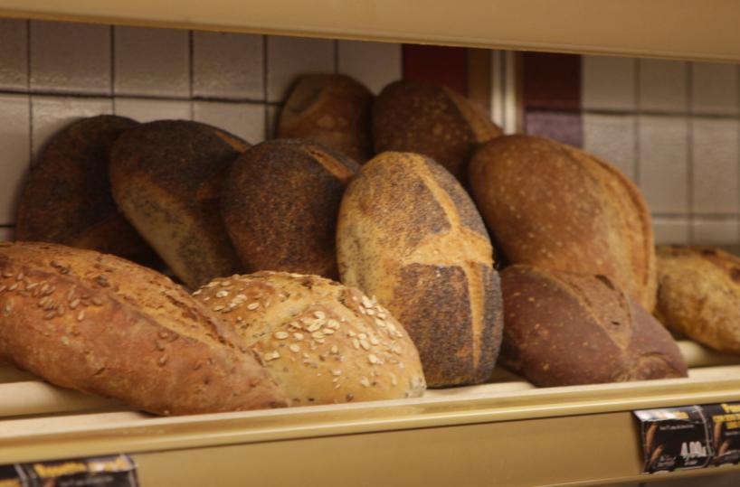 Puglia, un rincaro tira l’altro: continuano a salire i prezzi di olio, pane, pasta