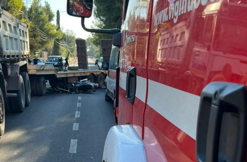 Scontro con camion sulla Copertino-Monteroni: muore 39enne centauro