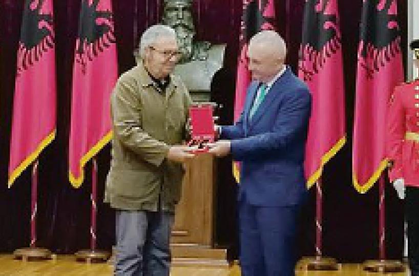 Libri per oltre 30 anni, l’editore salentino Muci premiato in Albania