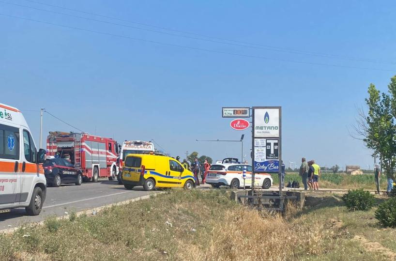 Foggia, incidente sulla SS16: coinvolte due auto e un camion, 5 persone ferite