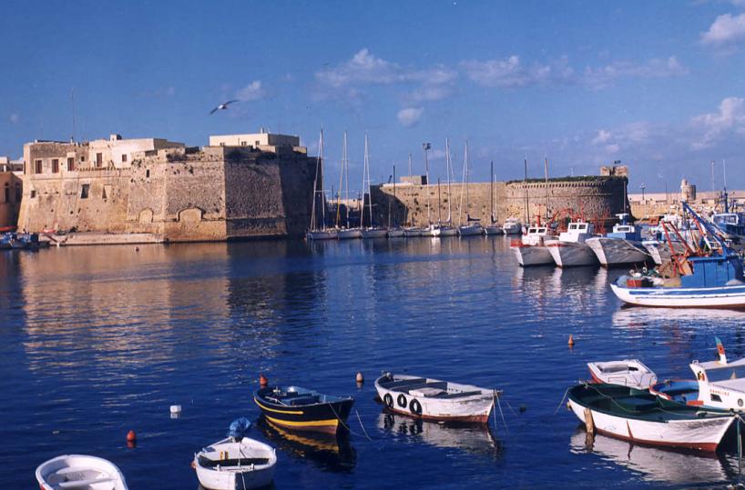 Turisti svedesi salvati dal bagnino a Peschici,  Guardia Costiera li recupera tutti