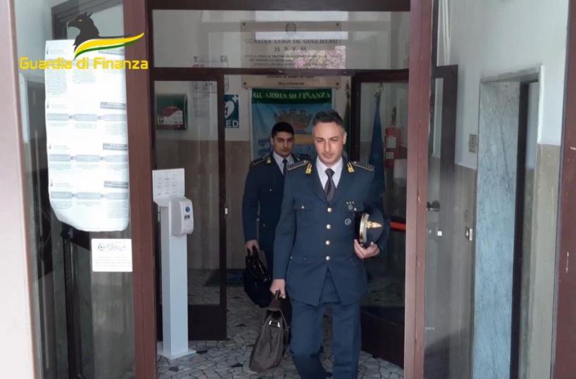 Altamura, società vendeva carburante a basso prezzo grazie a false fatture e frodi: sequestro beni per 800mila euro