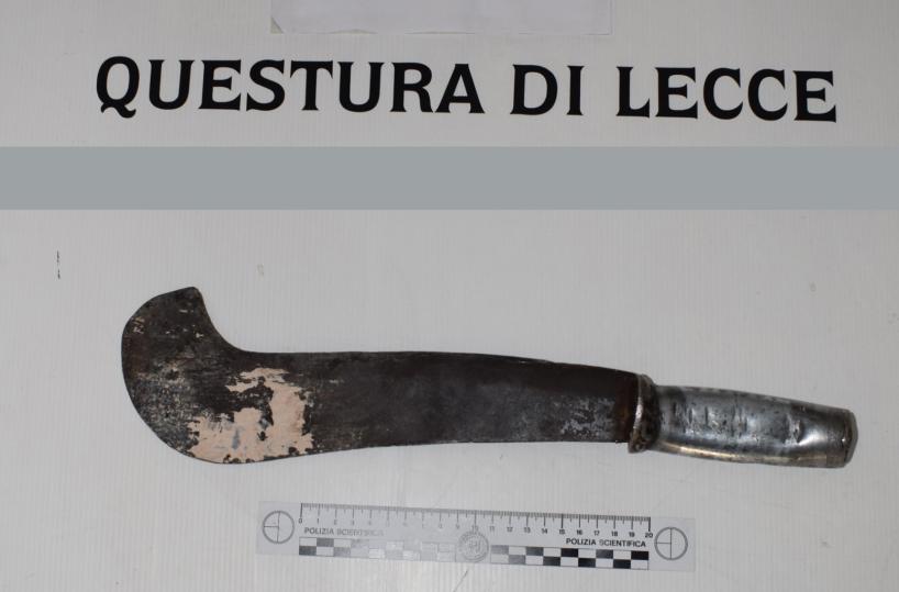 Nardò, in giro per strada armato di machete: arrestato un 24enne