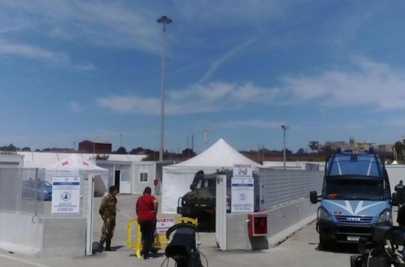 Migranti, nuovi arrivi ad hotspot di Taranto