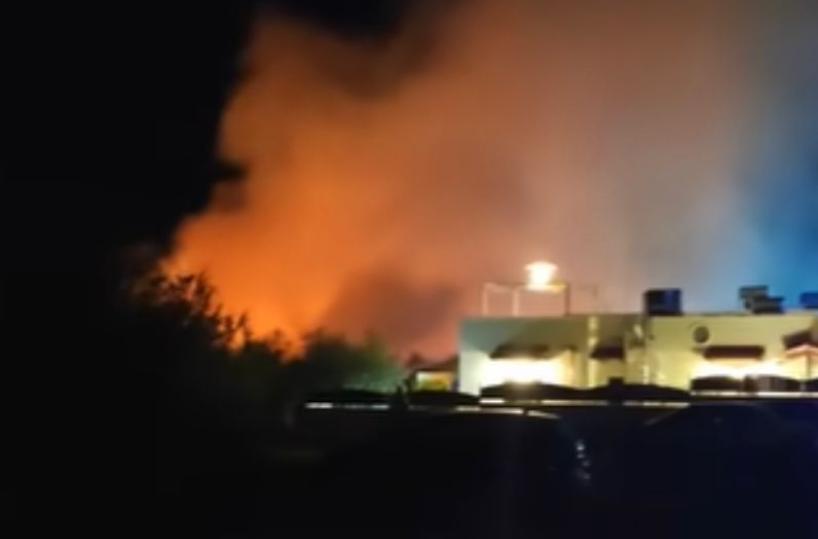 Gandoli, a fuoco il canneto a ridosso delle abitazioni: paura fra i villeggianti