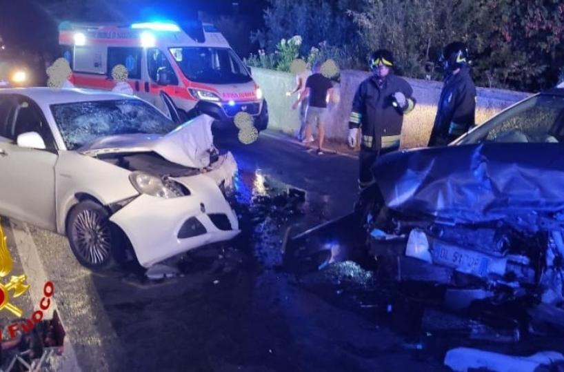 Frontale fra due auto tra Ostuni e Ceglie Messapica: entrambi i conducenti in ospedale in codice rosso