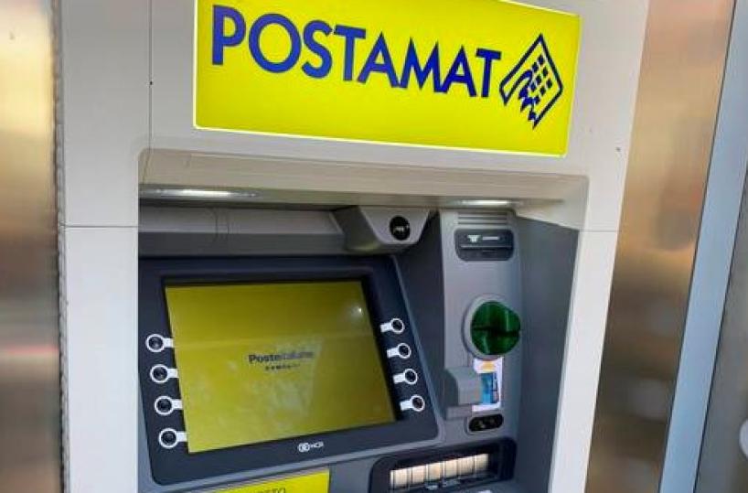Fanno saltare il bancomat delle Poste di Latiano, ma non riescono a rubare i soldi