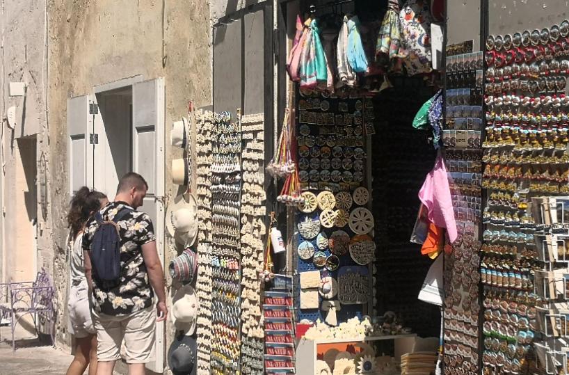 «Ma con la chincaglieria come pagano quei fitti? a Matera»