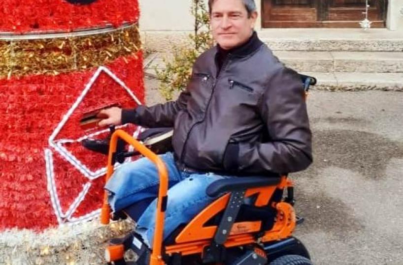 Trani, deve vendere la casa per comprare le protesi 