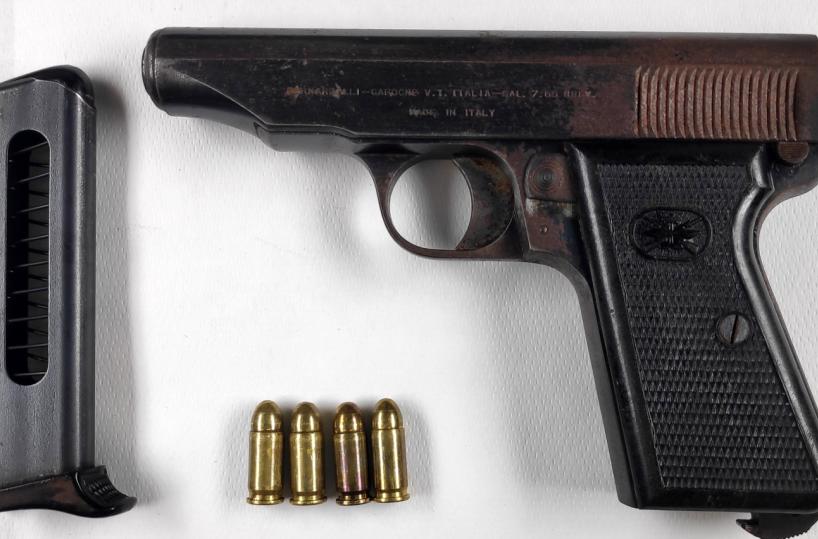 Bari, nascondeva armi e droga in casa: arrestato esponente di un clan