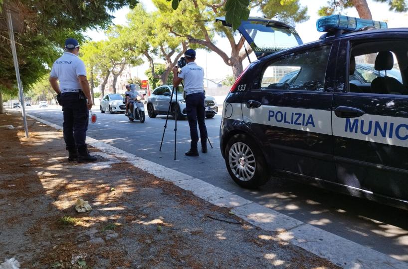 Bari, occhio alla velocità: controlli random della Polizia Locale col telelaser