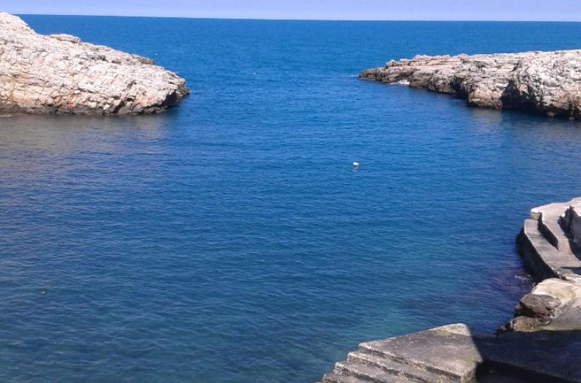 Polignano: sequestrati ombrelloni  e straio abusivi in spiaggia