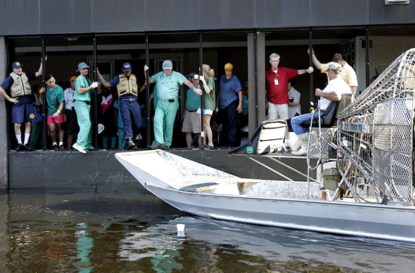 Medici e pazienti dopo la tragedia dell’uragano Katrina