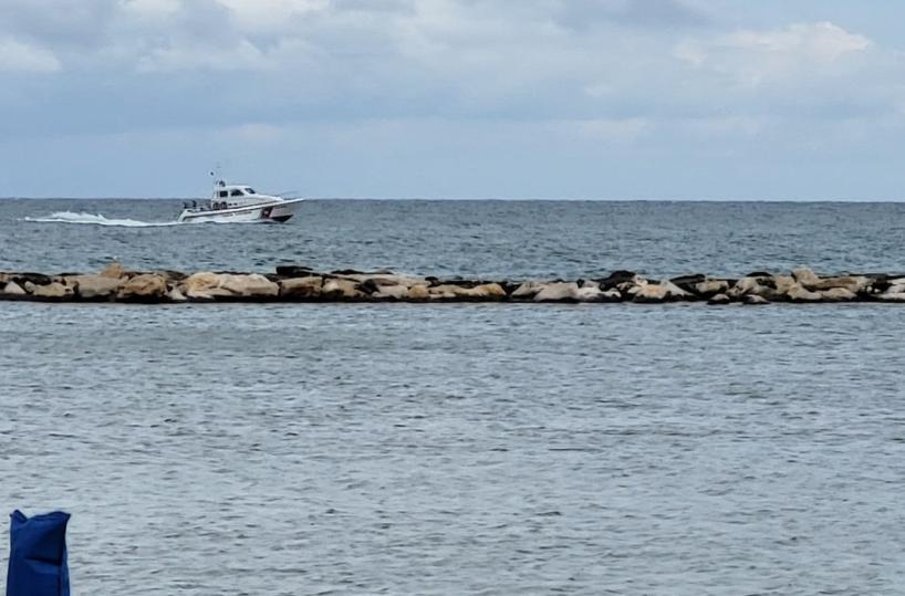 Trani, uomo disperso in mare nella Baia di Colonna: ricerche in corso