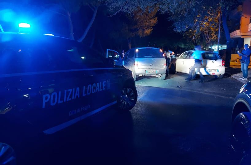 Foggia, per evitare un gatto si schianta contro un'auto in sosta