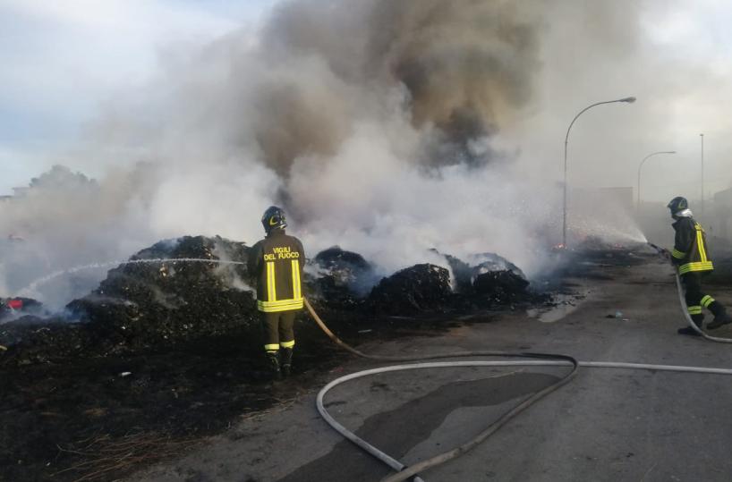 Vigili del fuoco, la marcia senza fine per la la nuova caserma a Barletta