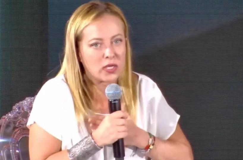 La premier Meloni a Manduria da Vespa: subito risposte su Pnrr, migranti e maltempo