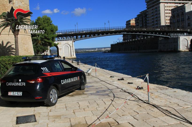 Forza posto di blocco e si lancia contromano a folle velocità sulla Taranto-Brindisi: arrestato un 30enne