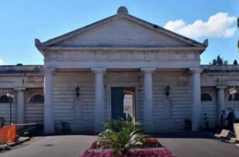 Colture vicino alle lapidi, scoperto un orto nel cimitero di Molfetta