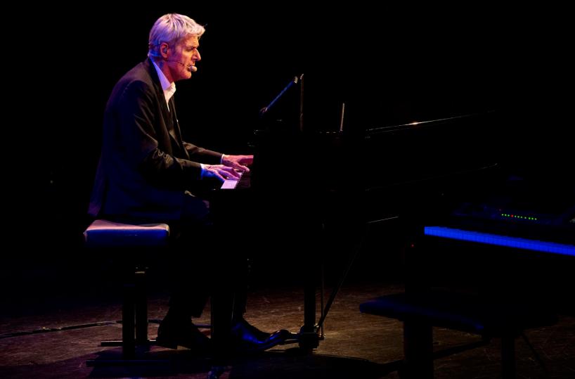 Baglioni torna in Puglia con il bis del tour nei teatri: 5 tappe in Puglia