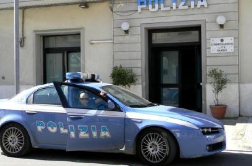 Nardò, scoppia la lite in famiglia: 48enne lancia un coltello contro il padre poi aggredisce i poliziotti, arrestato