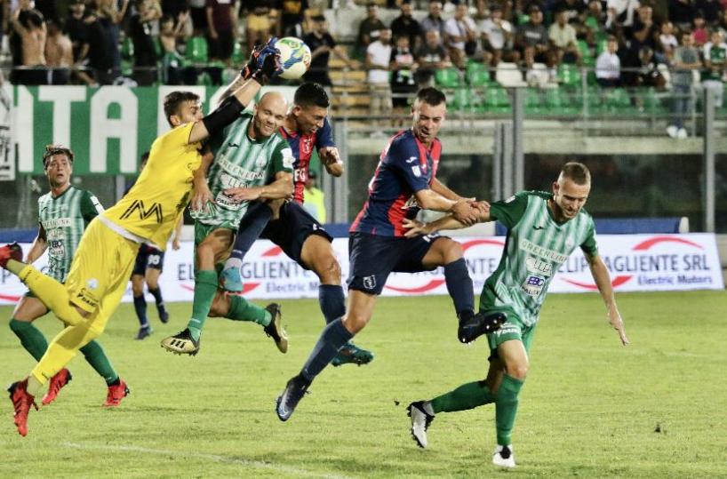 Calcio, poker del Monopoli al Taranto nel primo derby pugliese
