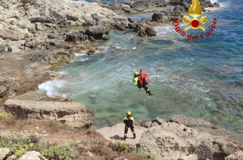 Leuca, turista emiliano in vacanza cade da scogliera: soccorso con elicottero