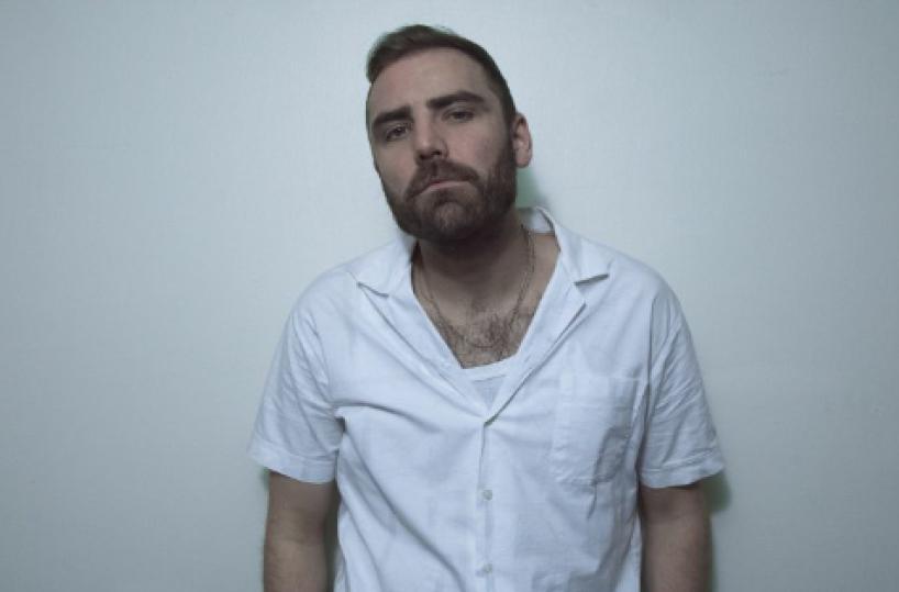 «Cori da Sdraio», il rap sociale di Dutch Nazari a Lecce