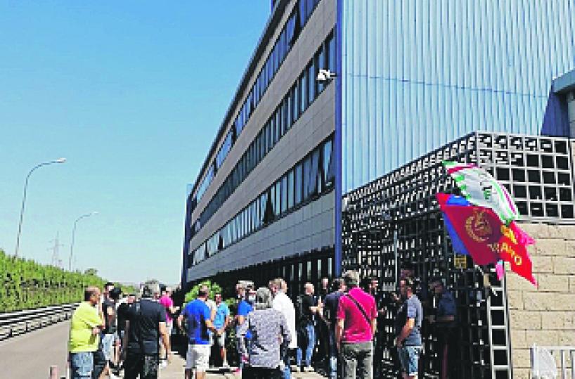 Taranto, ko l’indotto ex Ilva «Basta promesse, chiudiamo»
