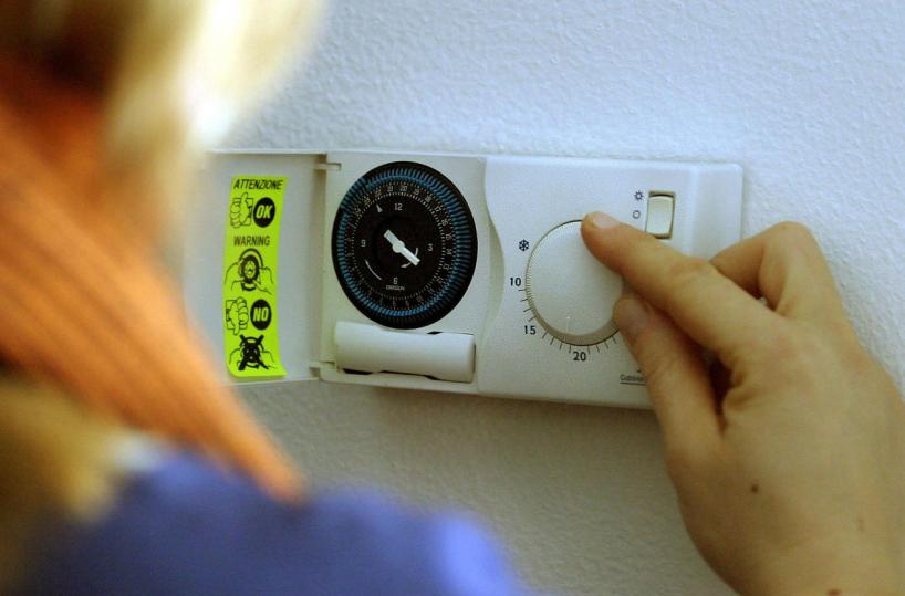 Autunno «freddo» al Sud per milioni di famiglie, troppo povere per riscaldarsi