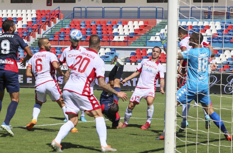 Il Bari espugna Cosenza e porta a casa tre punti preziosi: il match finisce 0-1