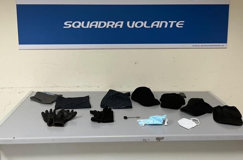 Bari, tentato furto di appartamento: arrestate quattro persone
